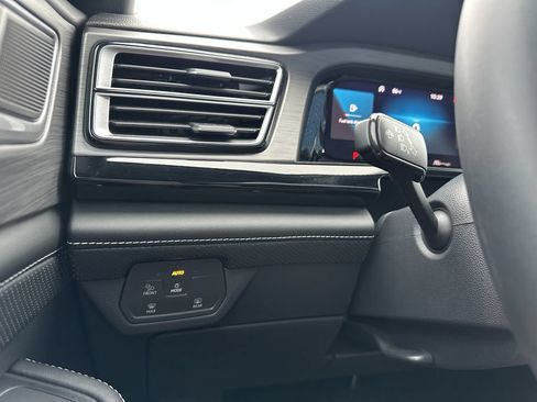 Used 2024 Volkswagen Atlas Cross Sport SE FWD image 29