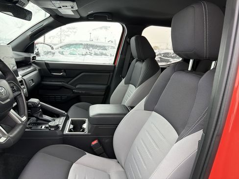 Used 2024 Toyota Tacoma TRD Off-Road image 9