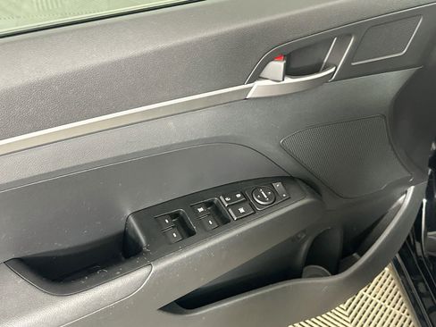 Used 2019 Hyundai Elantra SE w/ Cargo Package FWD image 15