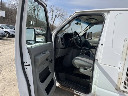Used 2013 Ford E-250 and Econoline 250 RWD image 13