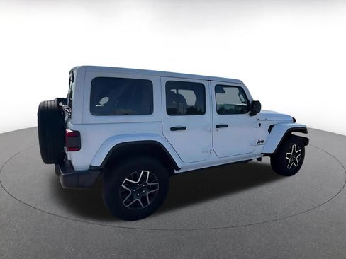 Used 2025 Jeep Wrangler Unlimited Sahara AWD/4WD image 14