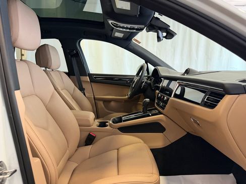 Certified 2026 Porsche Macan AWD/4WD image 16