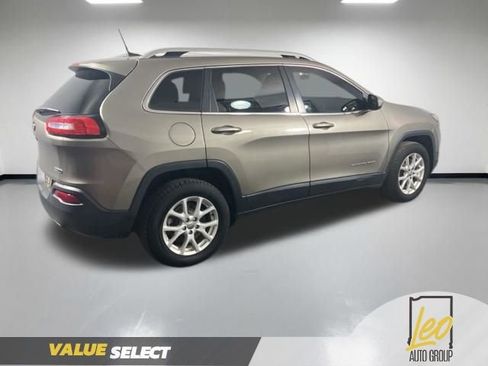 Used 2016 Jeep Cherokee Latitude w/ Comfort/Convenience Group AWD/4WD image 7