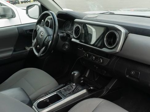 Used 2016 Toyota Tacoma SR5 RWD image 4