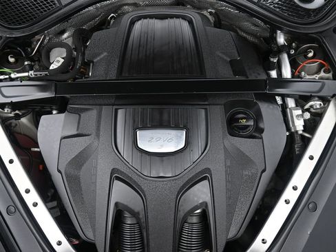 Used 2017 Porsche Panamera 4S w/ Premium Package Plus image 26