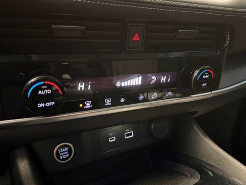 Used 2021 Nissan Rogue SV image 14