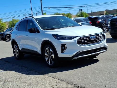 Used 2023 Ford Escape Platinum w/ Premium Technology Package AWD/4WD image 7