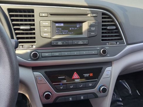 Used 2017 Hyundai Elantra SE image 16
