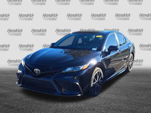Used 2021 Toyota Camry SE w/ Convenience Package image 2