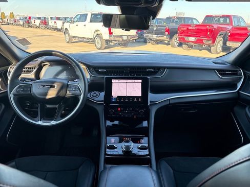 Used 2022 Jeep Grand Cherokee Trailhawk w/ Luxury Tech Group III image 16