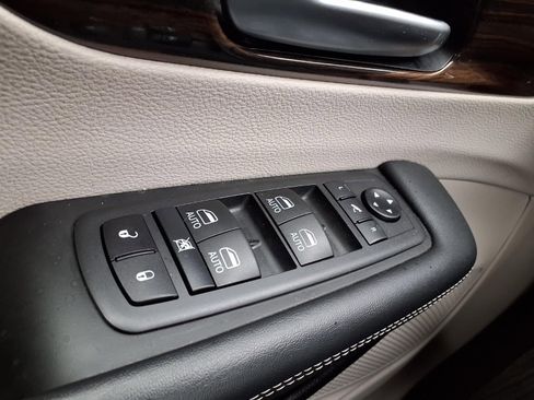 Certified 2021 Chrysler Pacifica Limited AWD/4WD image 19