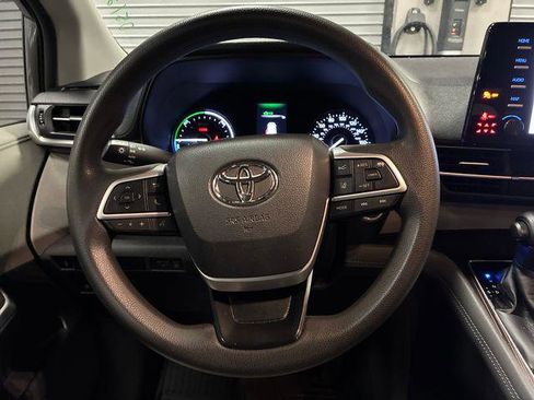 Used 2021 Toyota Sienna LE FWD image 44