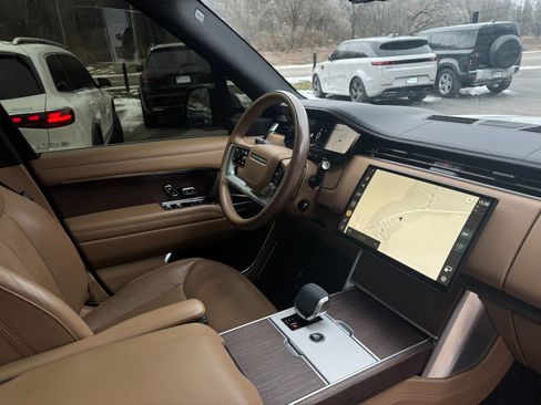 Used 2024 Land Rover Range Rover Long Wheelbase Autobiography image 25