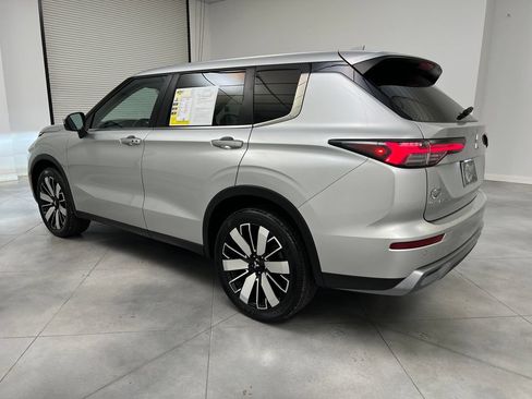 Used 2025 Mitsubishi Outlander SE FWD image 6