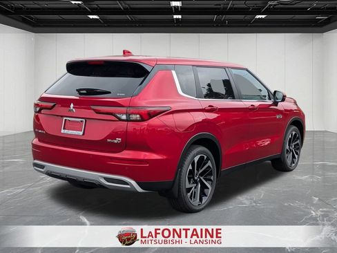 New 2025 Mitsubishi Outlander SE image 5