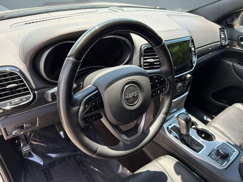 Used 2019 Jeep Grand Cherokee Overland AWD/4WD image 4