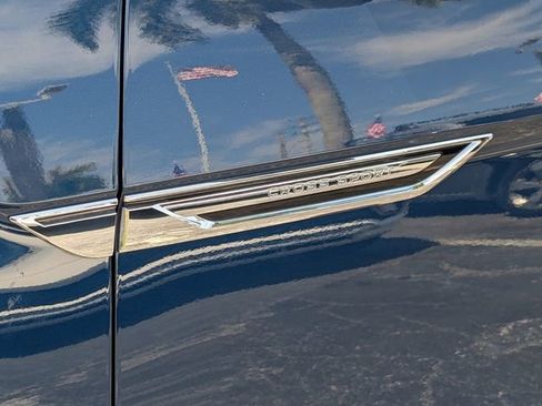 Used 2023 Volkswagen Atlas Cross Sport SE w/ Panoramic Sunroof Package FWD image 7