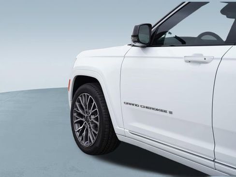 Used 2023 Jeep Grand Cherokee L Summit image 40