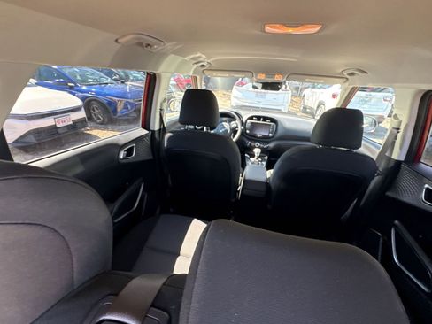 Used 2025 Kia Soul LX w/ LX Technology Package image 35
