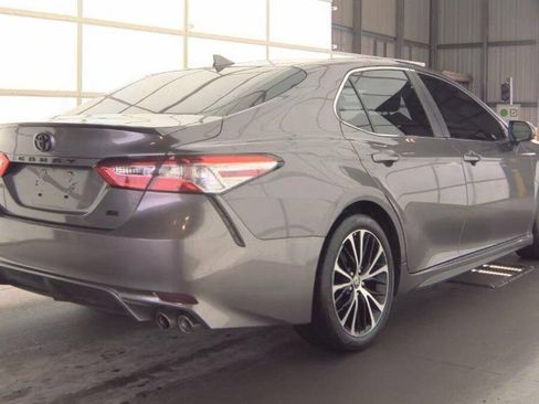 Used 2020 Toyota Camry SE w/ Blackout Package FWD image 7