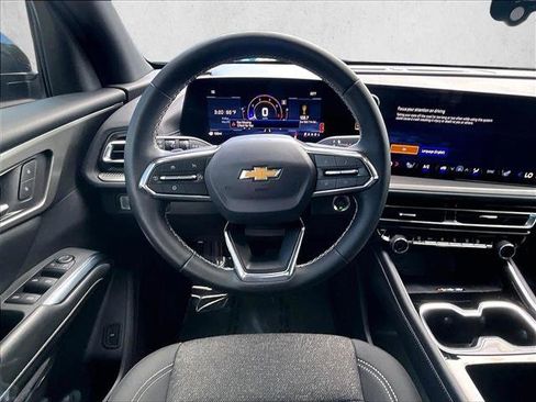Used 2026 Chevrolet Traverse LT FWD image 7