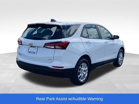 Used 2022 Chevrolet Equinox LS w/ Driver Confidence II Package AWD/4WD image 3