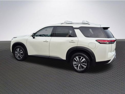 Used 2024 Nissan Pathfinder SL AWD/4WD image 5