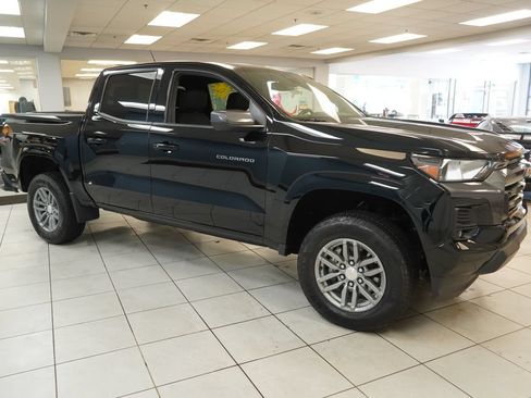 Used 2024 Chevrolet Colorado LT w/ LT Convenience Package II AWD/4WD image 14