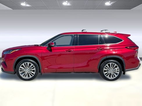 Used 2022 Toyota Highlander Platinum AWD/4WD image 2