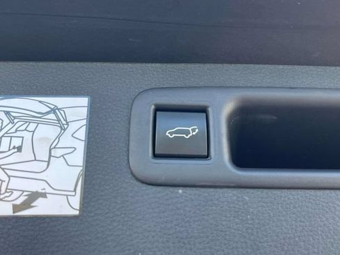 Used 2024 Toyota Highlander XLE AWD/4WD image 22