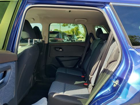 Certified 2023 Nissan Rogue SV FWD image 11