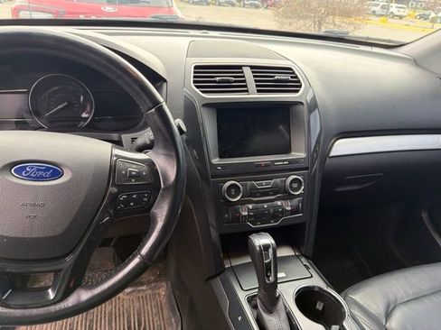 Used 2017 Ford Explorer XLT w/ Equipment Group 202A AWD/4WD image 15