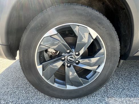 Used 2024 Nissan Rogue SV AWD/4WD image 10
