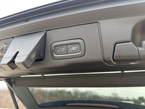 Used 2020 Volvo XC60 T5 Momentum w/ Protection Package Premier image 35