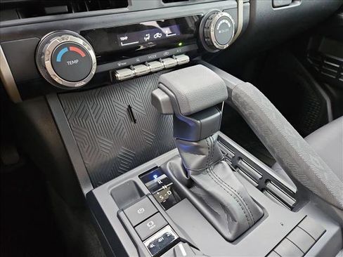 Used 2025 Toyota Tacoma SR5 AWD/4WD image 12