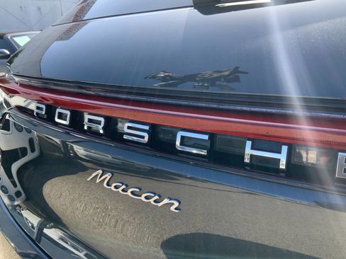 Used 2019 Porsche Macan AWD/4WD image 19