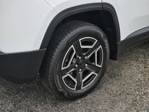 New 2026 Jeep Cherokee Limited image 10