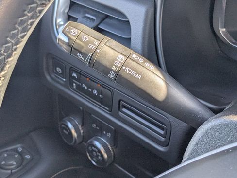 Used 2023 GMC Yukon SLT image 24