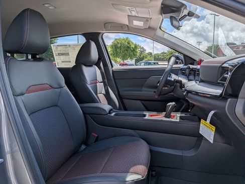 New 2026 Nissan Kicks SR FWD image 30
