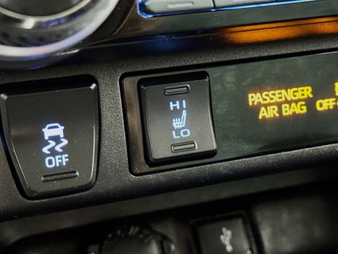 Used 2021 Toyota RAV4 XLE w/ Convenience Package AWD/4WD image 3