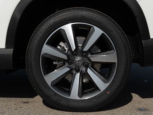 New 2025 Honda Pilot Touring image 9