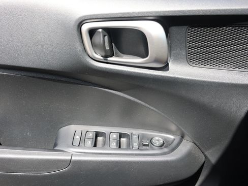 Certified 2023 Hyundai Venue SE FWD image 28