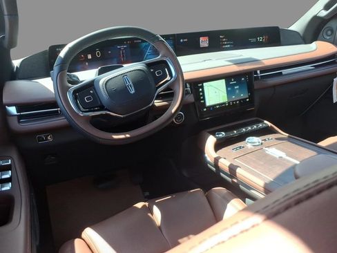 New 2026 Lincoln Navigator Reserve AWD/4WD image 6
