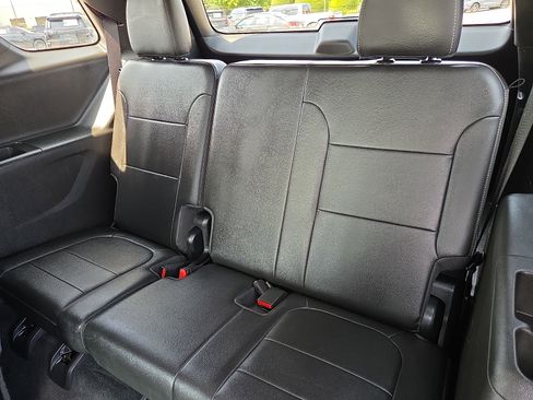 Used 2023 Chevrolet Traverse LT w/ LT Premium Package FWD image 10