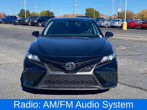 Used 2022 Toyota Camry SE image 2