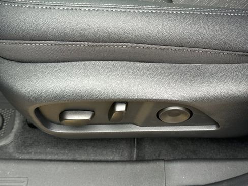 New 2026 Chevrolet Equinox LT w/ Convenience Package II FWD image 15