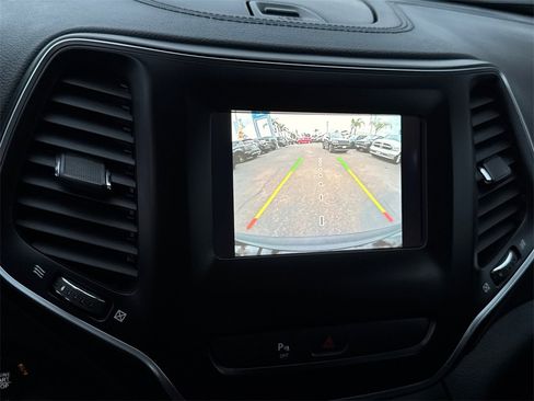 Used 2020 Jeep Cherokee Latitude Plus image 30