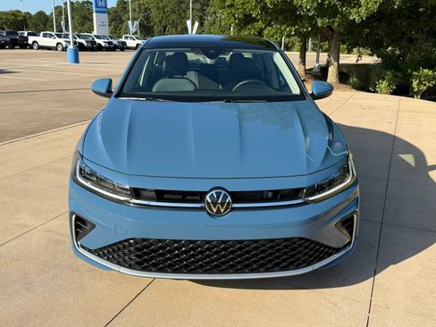 Used 2026 Volkswagen Jetta SE FWD image 2
