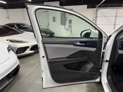 Used 2023 Volkswagen Taos SE w/ Panoramic Sunroof Package image 21