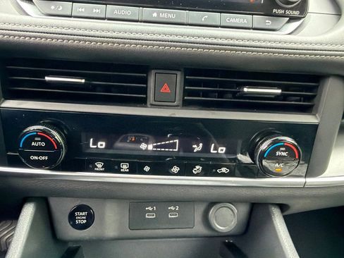 Used 2025 Nissan Rogue SV AWD/4WD image 32